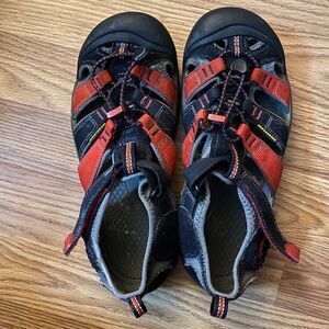 KEEN Red and Black Waterproof Sandals: Size 6